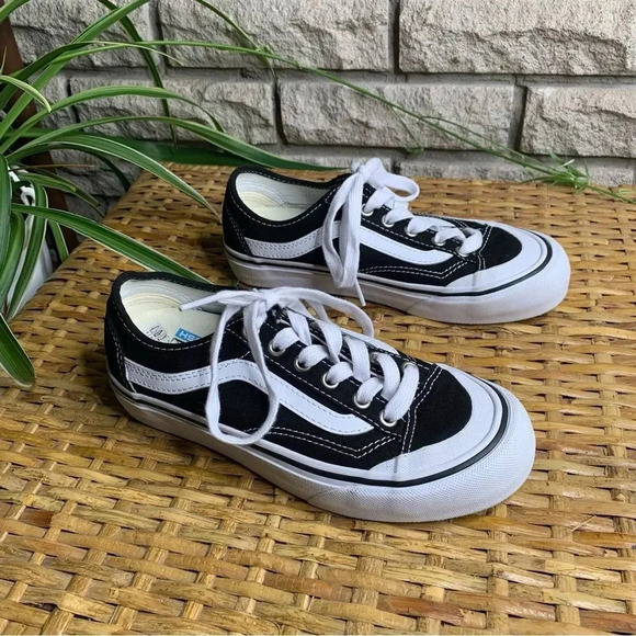 Vans Skate Shoe Sneakers - Picture 1 of 9